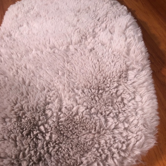 Adorable faux fur heart shaped pink area rug! 💕💕💕 - Picture 4 of 5